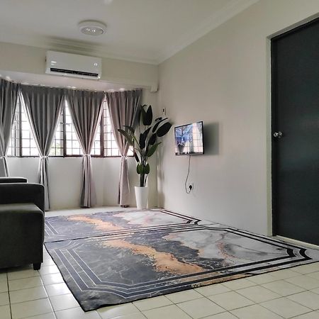 Nur Homestay Permai Damansara Damai بيتالينغ جايا المظهر الخارجي الصورة