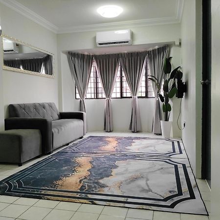 Nur Homestay Permai Damansara Damai بيتالينغ جايا المظهر الخارجي الصورة